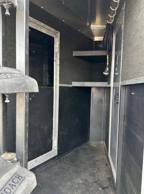 2020 Logan Coach Select 810 Stock/Combo LQ Trailer - Image 5