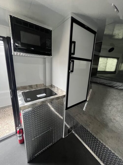 2023 Trails West 28’ Gooseneck - Image 18