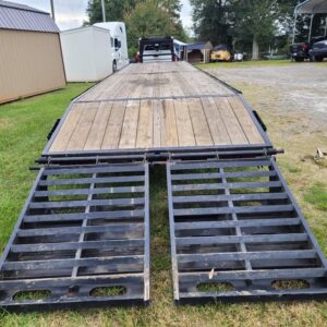 2023 Stryker 40′ Gooseneck Trailer