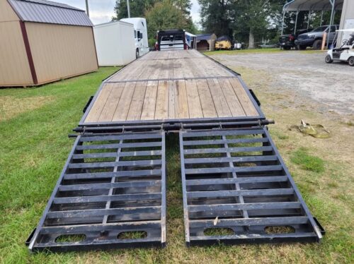 2023 Stryker 40' Gooseneck Trailer - Image 2
