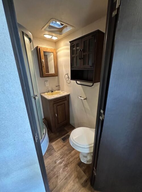 2017 Forest River Wildwood 27REI Travel Trailer - Image 9