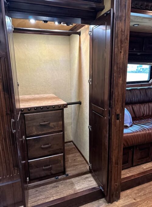 2015 Bloomer 4 Horse Evolution Side Load Trailer - Image 4
