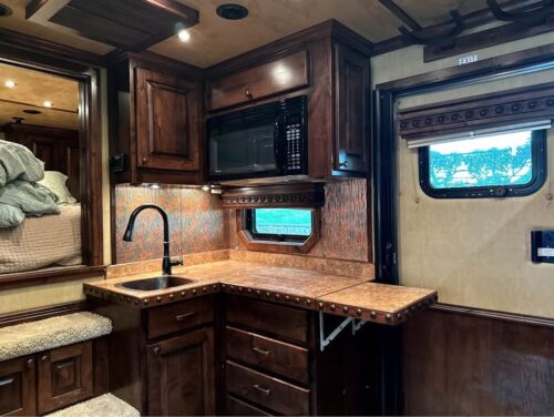 2015 Bloomer 4 Horse Evolution Side Load Trailer - Image 11