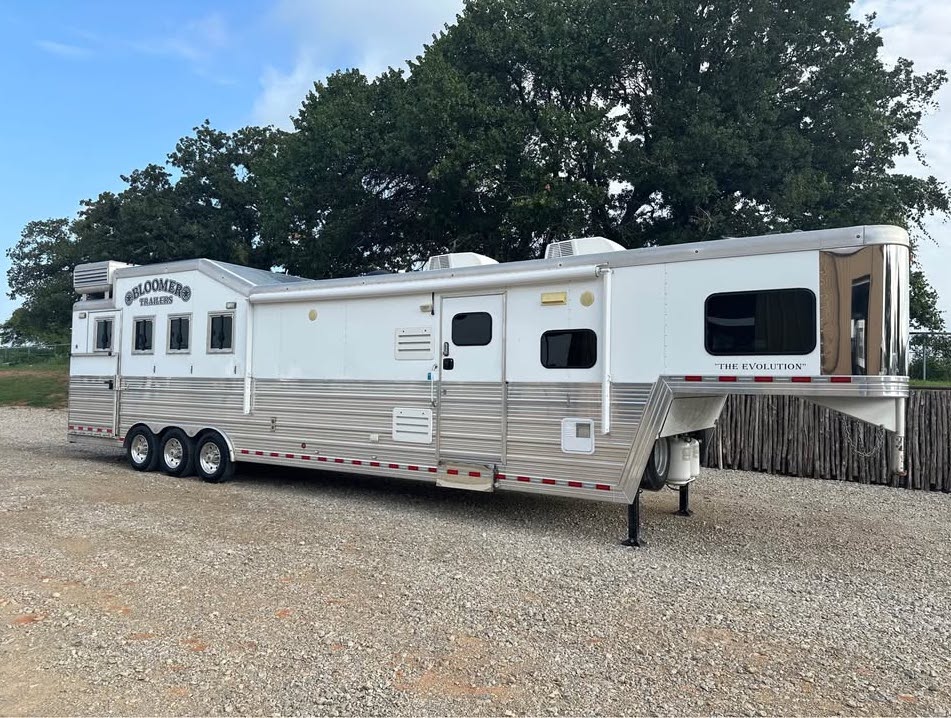 buy bloomer horse trailer
